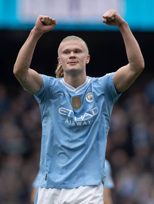 巴萨梅西进球助球队领先皇家社会（梅西破门助巴萨暂领先皇家社会）