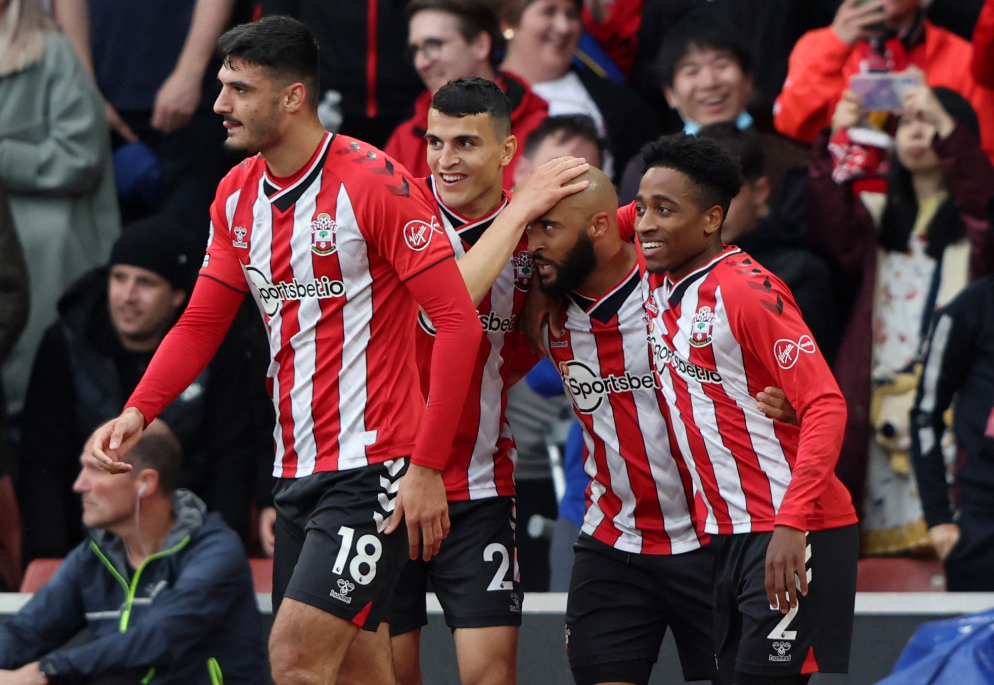 无声赛场超热血！聋人篮球开赛，这些操作太圈粉（静默赛场燃爆全场！听障篮球揭幕，这些高能操作太吸粉）