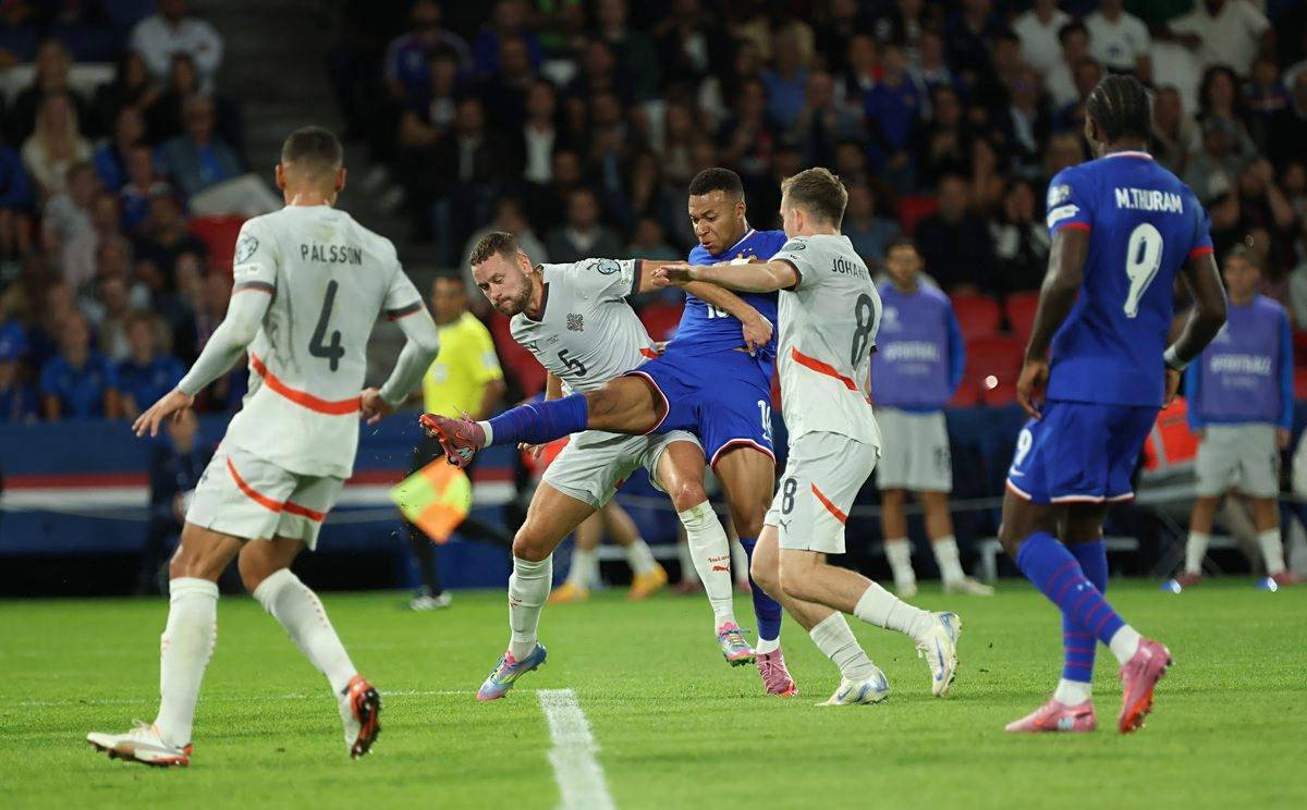 亨里希斯：基米希常会来问候受伤的我；想以主力身份踢世界杯（亨里希斯：基米希经常关心我的伤情，盼以主力征战世界杯）