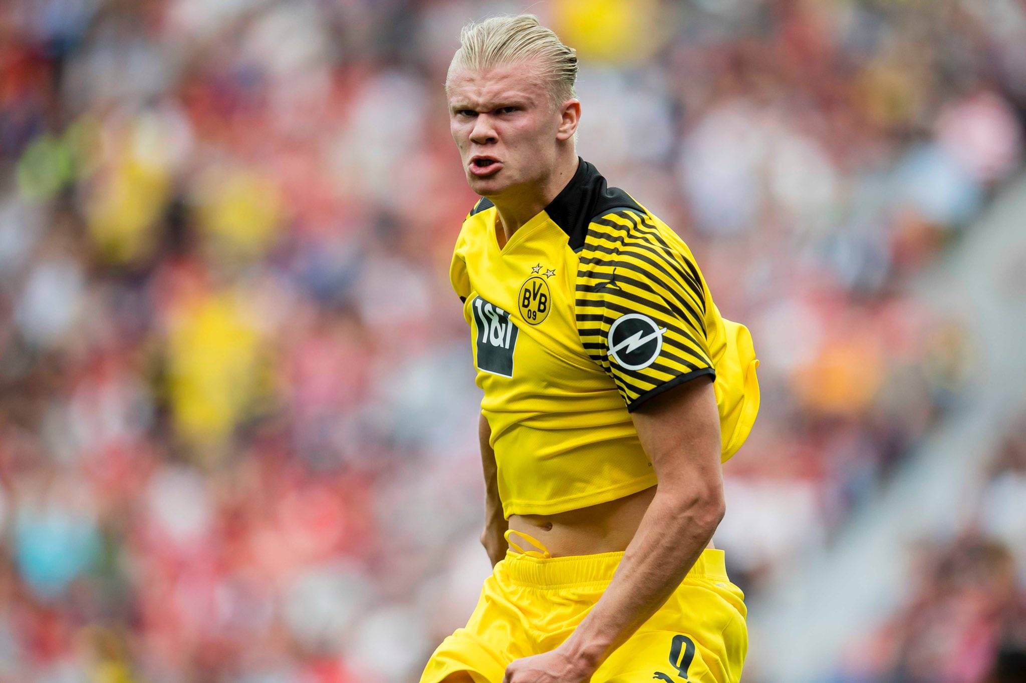 2026年世界杯阿根廷与葡萄牙分组，C罗与梅西将争夺冠军，竞争激烈，可能上演“火星撞地球”对决。（2026世界杯阿根廷同组葡萄牙：梅西C罗冲冠，巅峰对决一触即发）