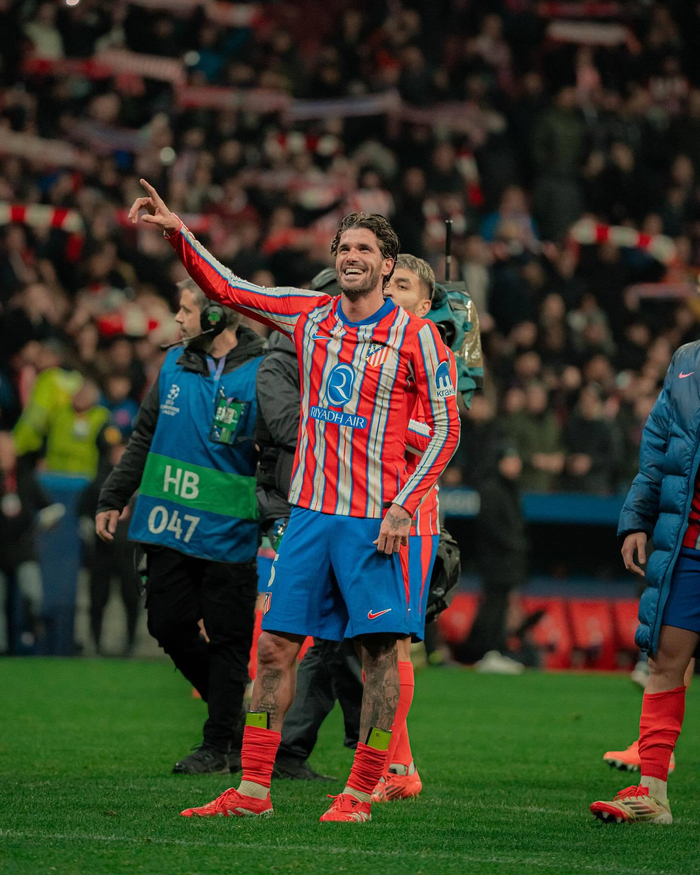 25球追平C罗，姆巴佩是赛季前20场进球最多的皇马球员（姆巴佩赛季前20场斩获25球，追平C罗居皇马同期进球榜首）