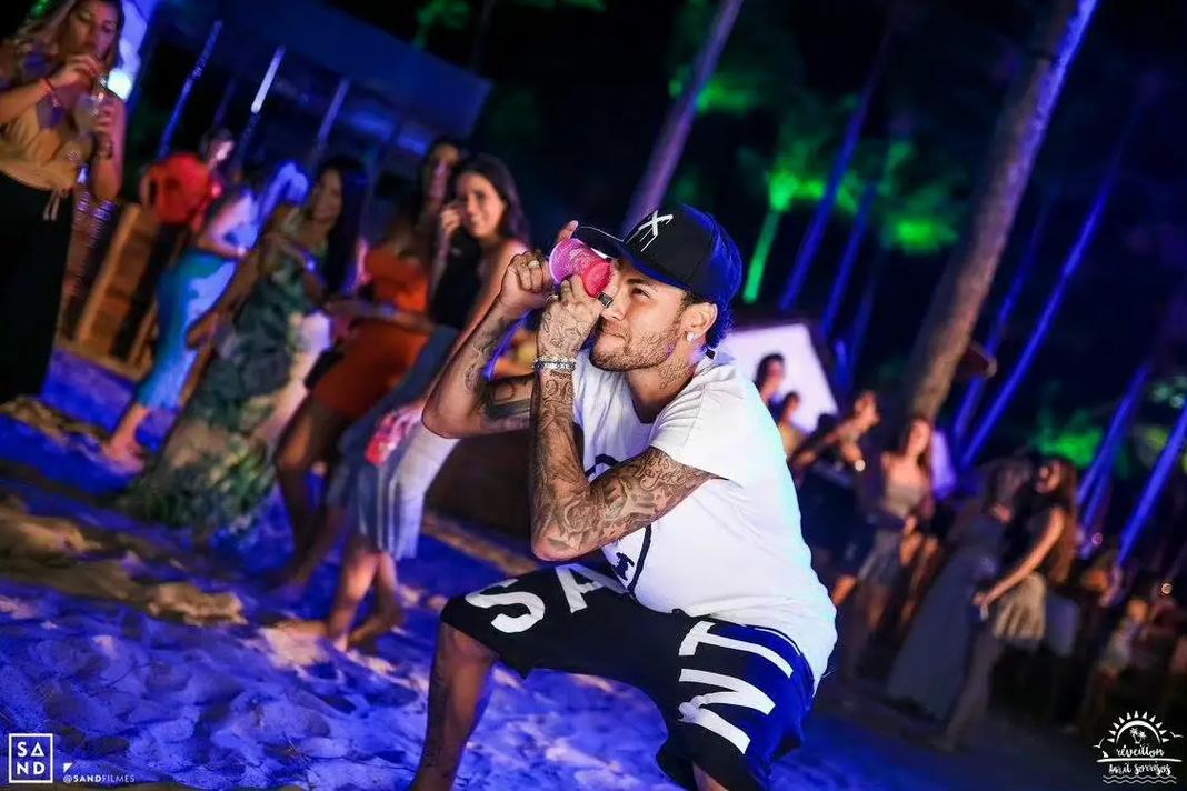 🎮HLE 2-1 DK：Kanavi暴躁巨魔葬送好局，DK扳回一城（🎮HLE 2-1 领先DK：Kanavi巨魔关键失误，DK扳回一城）