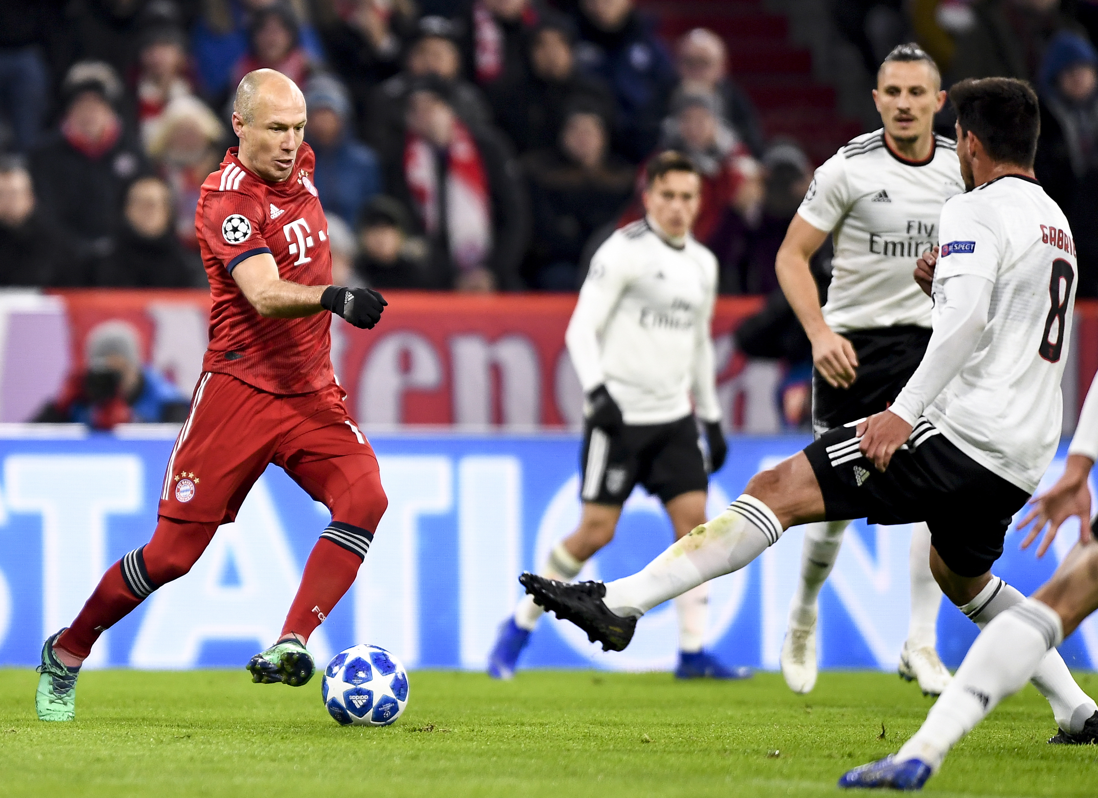 米体：弗拉霍维奇愿意留在尤文，但薪水始终是个问题（米体：弗拉霍维奇愿留尤文，薪资问题仍待解决）