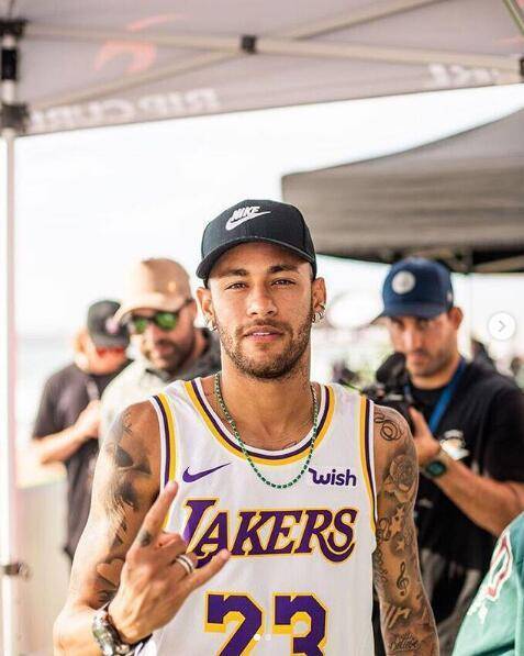 米兰名宿：米兰需要一名真正的中锋，看到莫德里奇这么投入真是太棒了（米兰名宿：米兰迫切需要正印中锋，莫德里奇的投入令人称道）