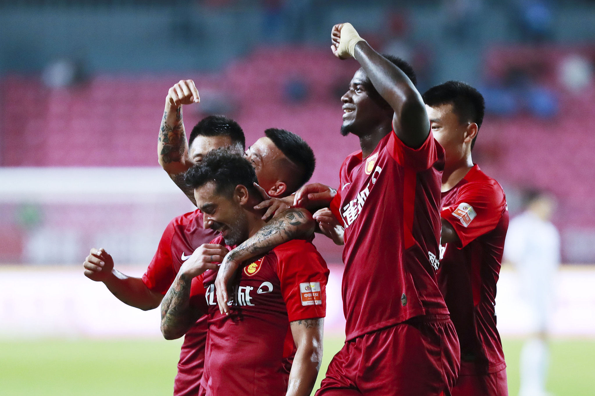 林荣福儿子致信瓦伦股东进行赛季总结，全篇只字不提足球（林荣福之子致函瓦伦股东做季终总结，通篇不谈足球）