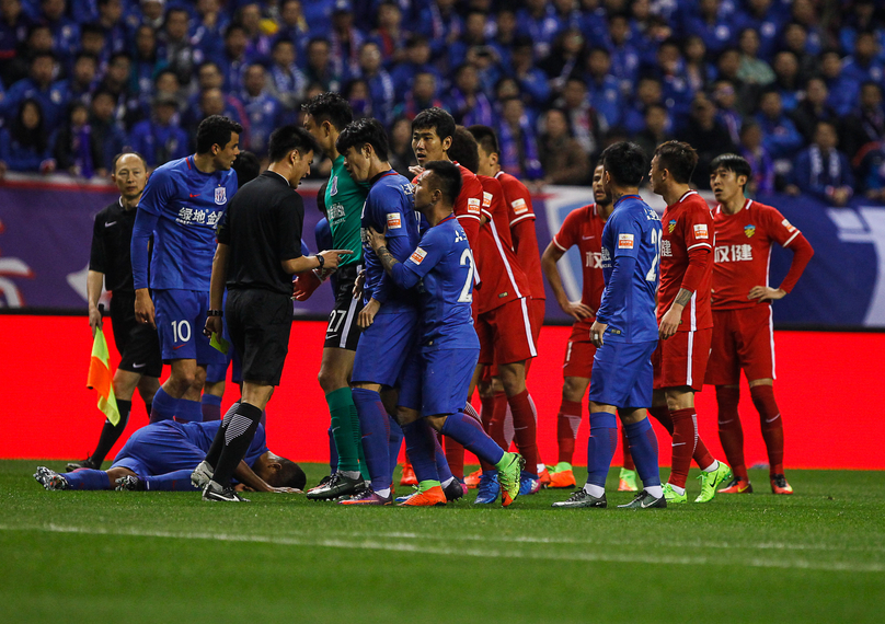 自掏腰包也要来？曝26岁巴西铁腰加盟泰山在即，中场硬度直接升级（曝26岁巴西后腰将签约泰山：或自费成行，中场硬度即时升级）