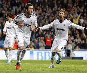 山东泰山今天下午在基地举行球迷开放日，一百多名球迷到场（山东泰山今日下午在基地举行球迷开放日，吸引百余名球迷到场）