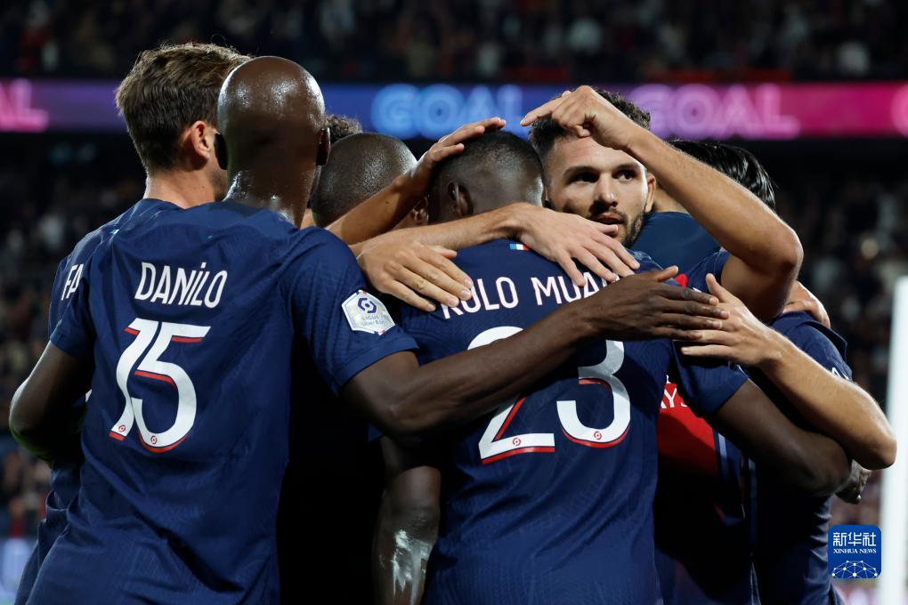 大博阿滕：我去巴萨得征得梅西的同意；夸他是谎言我喜欢C罗（博阿滕：去巴萨需梅西同意；否认夸梅西 自称更喜欢C罗）