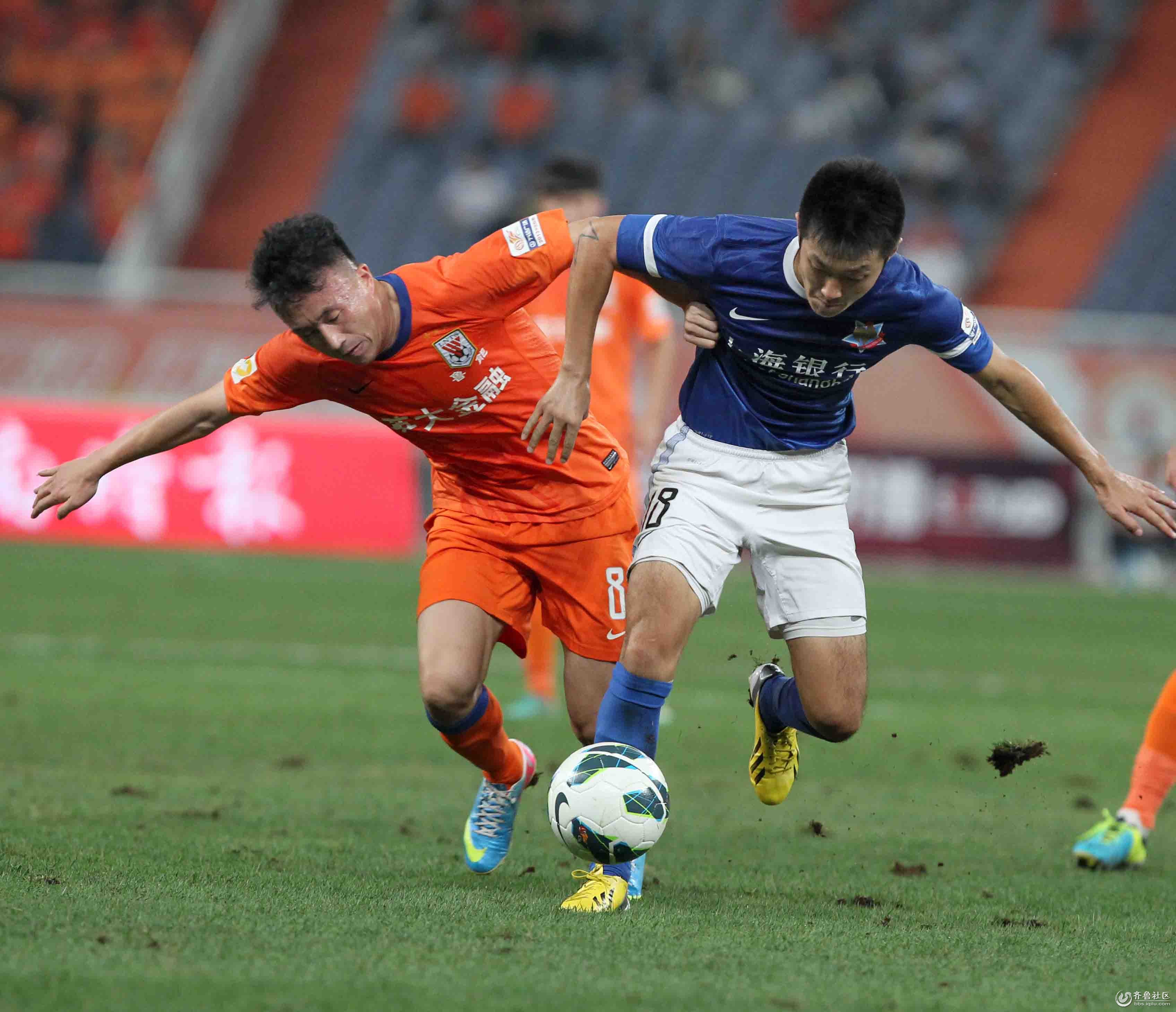 超远三分命中，全队抱头（超远三分轰进，队友齐抱头）