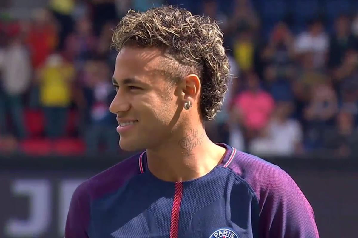 深圳五连胜冲上前列（深圳豪取五连胜跻身前列）