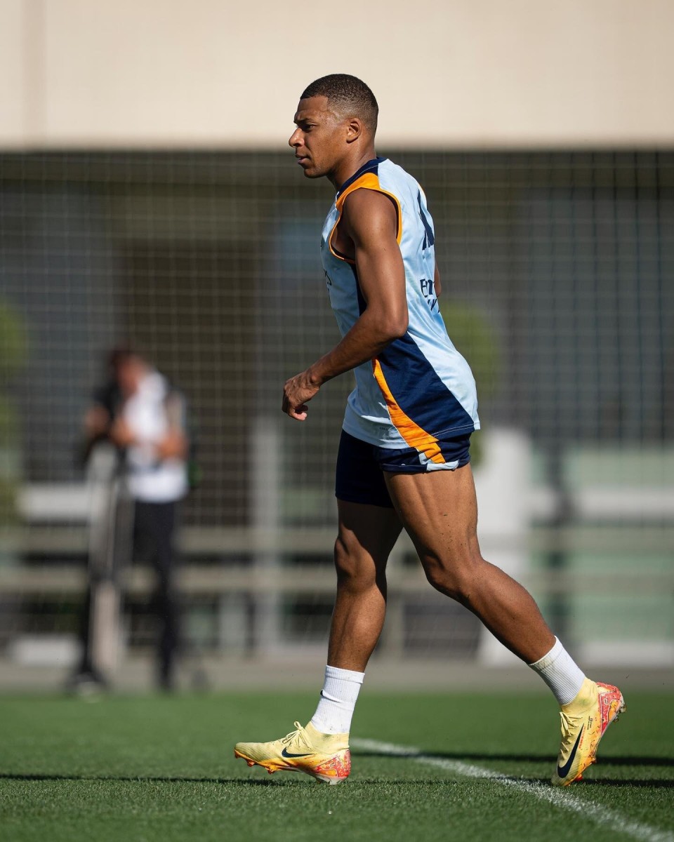 欧冠最新积分榜：阿森纳6战全胜领跑，曼城升至第4&皇马第7（欧冠积分榜更新：阿森纳六战全胜居首，曼城升第4，皇马排第7）