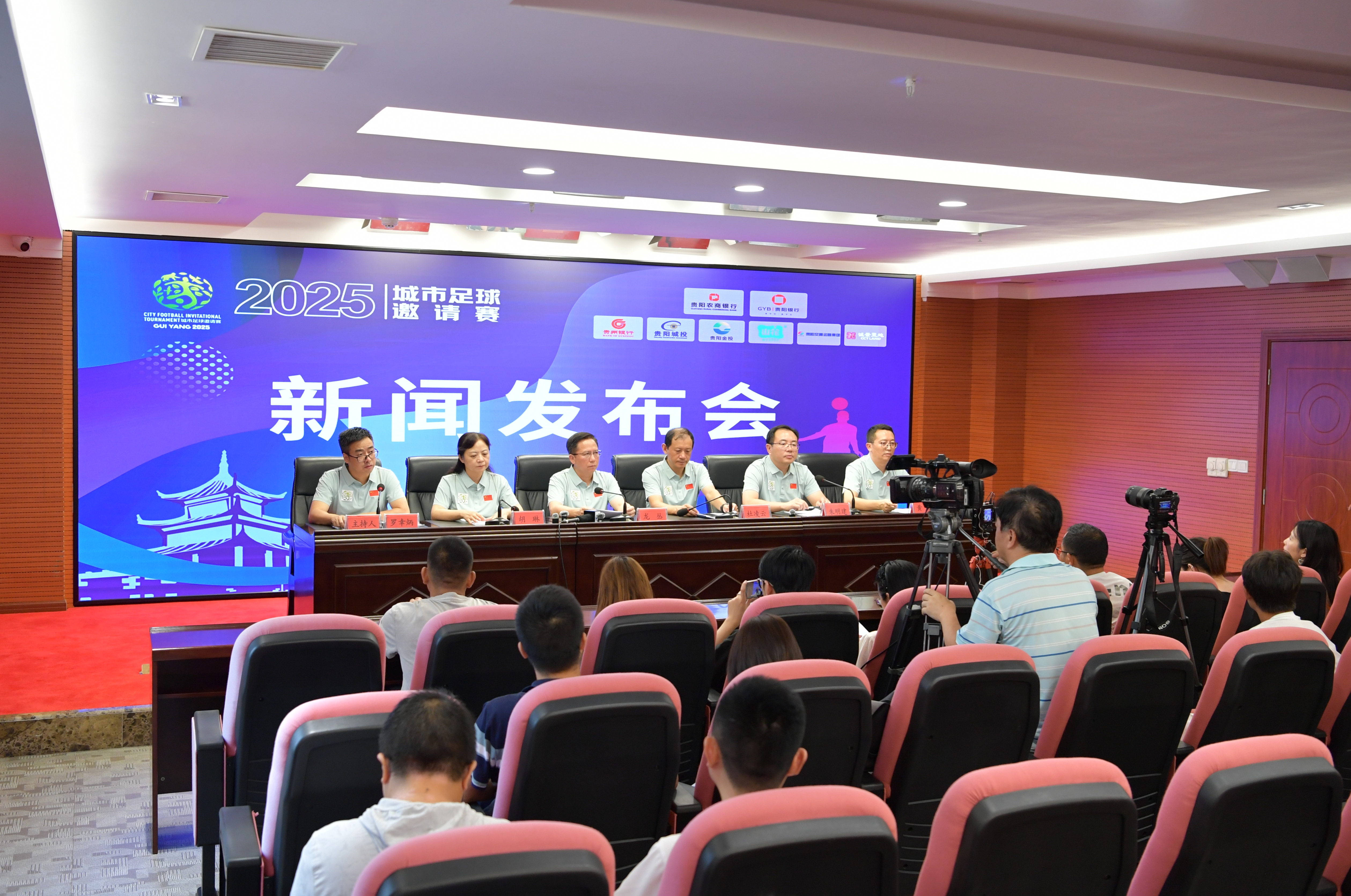 辉哥让你四分钟看懂皇马为什么输的那么狼狈（辉哥用四分钟讲清皇马为何输得如此狼狈）